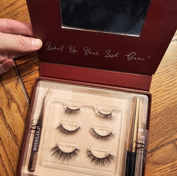 MoxieLash Kits - Picture 3 of 11